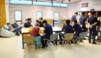 警大「電子書暨舒活閱讀區」試用說明會 教職員生熱烈參與
