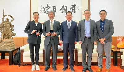 校長與來訪學者合影