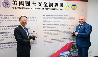 警大校長與美國國土安全調查署區域主任合影