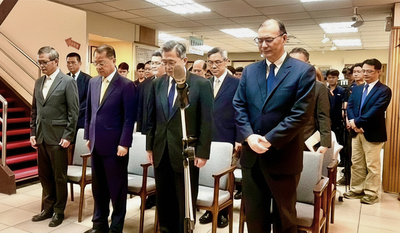 警大師生於紀念展開幕時共同默哀追思