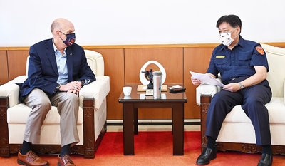 警大校長與IACP會長何林哲(Henninger)談話