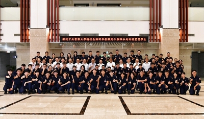 校長至臺中市政府警察局慰勉實習生大合影